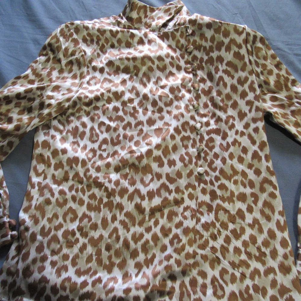 Womens Christian Dior Vintage Silk Animal Print Side Button Top Blouse Sz 8